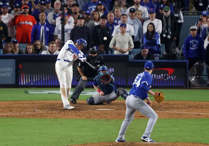 Freddie Freeman delivers walk-off winner in Game 3 of World Series