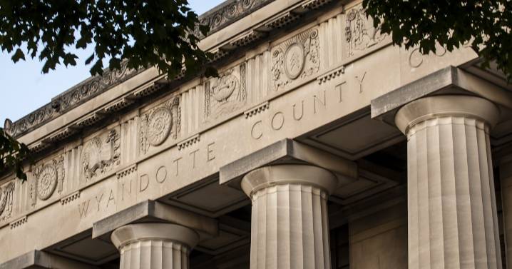 Wyandotte County deputy kneeled on inmate for more than a minute before he died, report reveals