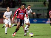 Caracas FC y Carabobo FC en dura batalla por el Cuadrangular B