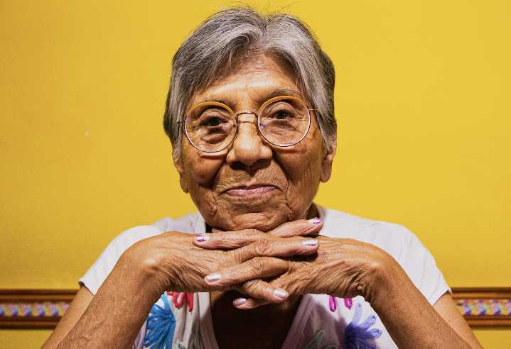 En Chile las mayoría de las personas mayores tienen solo un amigo cercano