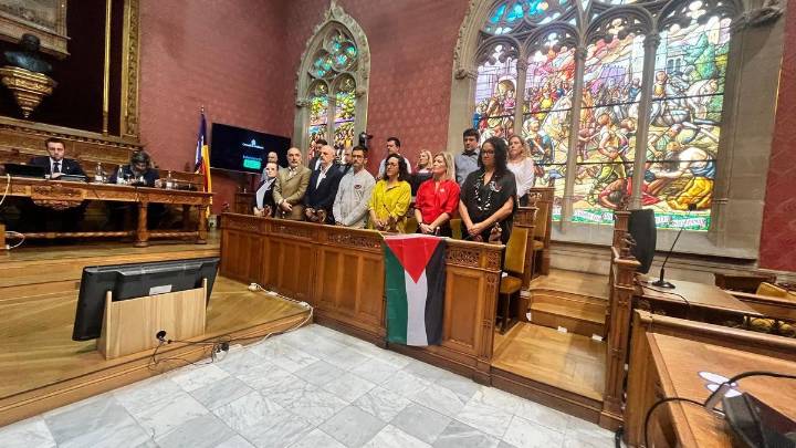 Polémica en el Consell tras un minuto de silencio por Gaza: "Son tan sectarios como los terroristas de Hamás"