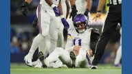 QB Carson Wentz endures painful night as Vikings fall to Chargers