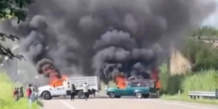Reportan enfrentamientos, bloqueos y quema de vehículos en Chiapas tras operativo en tres municipios