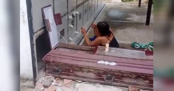 Indignación por profanación de una tumba en Santander: mujer quería cambiar y bañar al difunto