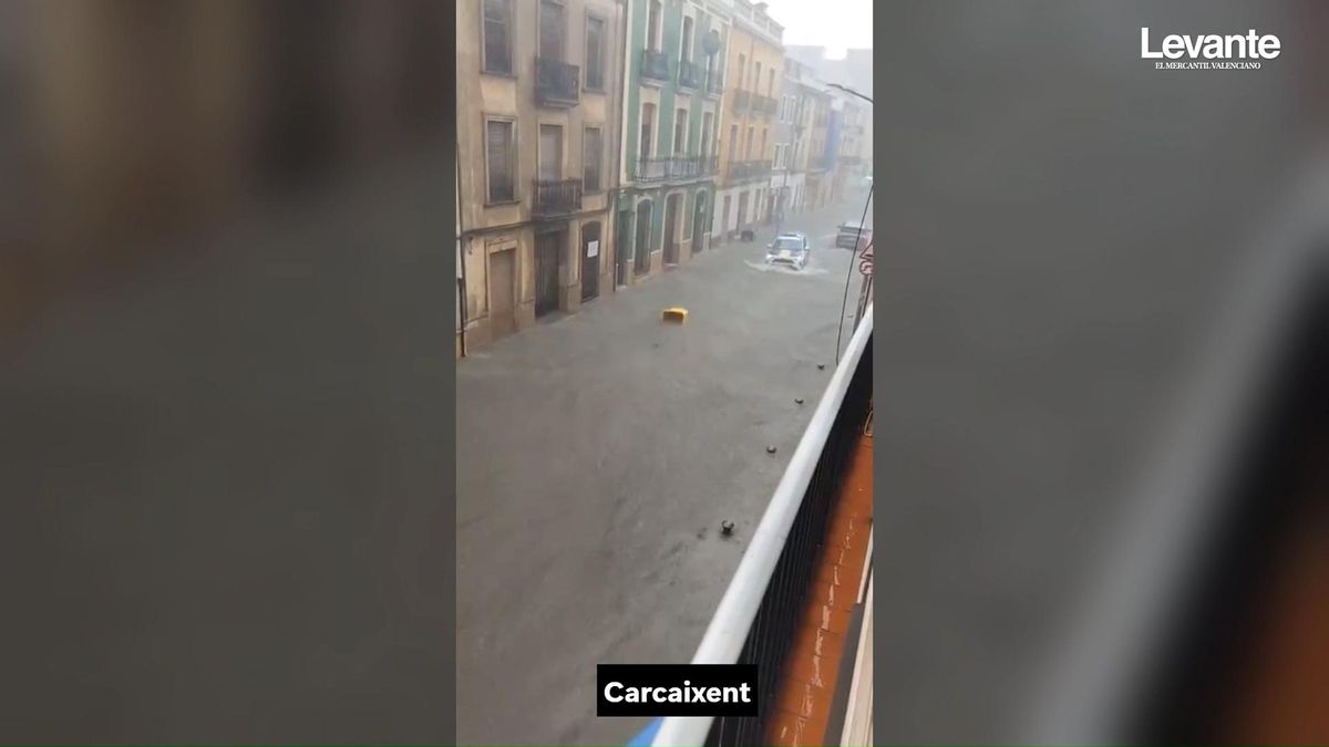 La dana convierte a Carcaixent en un río: más de 100 litros en una hora