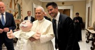 De México al Vaticano: El papa León XIV ya tiene su propio Dr. Simi y es gigante