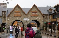 Indignación en Bariloche: un alumno se disfrazó de una mujer abusada en el viaje de egresados