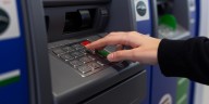 No dejes el cajero sin presionar este botón antes: reduce el riesgo de robos a la cuenta bancaria