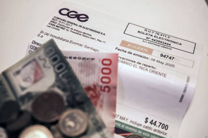 Informe independiente asegura que error en doble cobre de la luz aún no llega a los hogares: solo se han cobrado dos de los US$110 millones