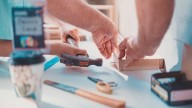 El Ayuntamiento de Almonte reanuda con gran acogida el taller de restauración y customización de muebles
