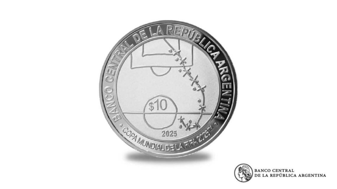 El Banco Central lanzó una moneda en homenaje al "Gol del Siglo" sin mencionar a Diego Armando Maradona