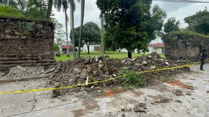 Barda de hacienda La Pastora se derrumba tras fuertes lluvias