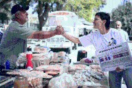 Mayra recorrió la feria de Don Bosco y dialogó con los vecinos