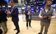 Otro día de tensión cambiaria: el dólar oficial subió $50, el riesgo país superó los 1200 puntos y cayeron las acciones