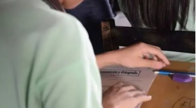 Estudiante desata el caos al apuñalar a tres compañeros para cumplir un peligroso reto viral