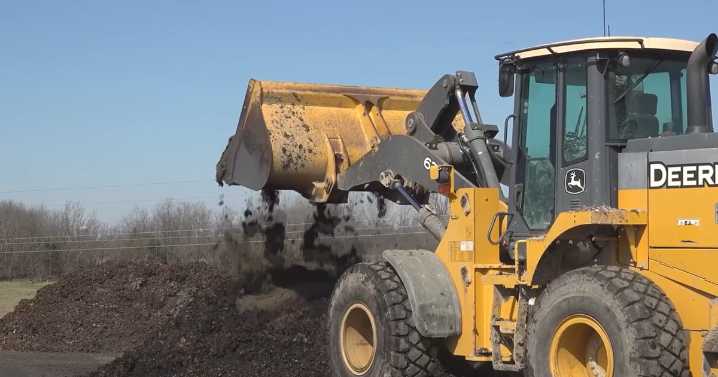 Officials cut ribbon on new renewable natural gas project at landfill in Daviess County