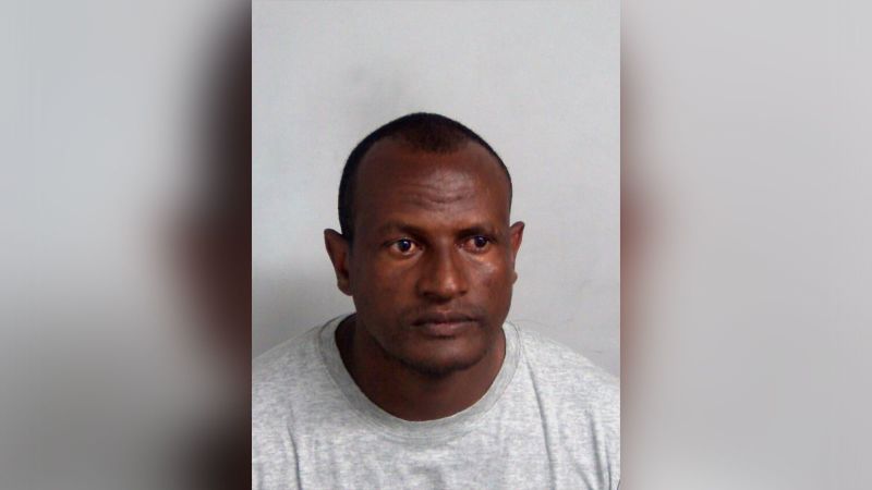 UK police hunt for an imprisoned asylum-seeker who was released in error