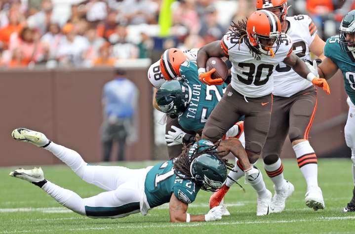 Patriots roster moves: Team shakes up RB depth chart, adding veteran to the mix