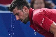 "No te retires". A Djokovic lo vencieron el calor extremo y la irreverencia del 204° del mundo, que causó la gran sorpresa en Shanghái