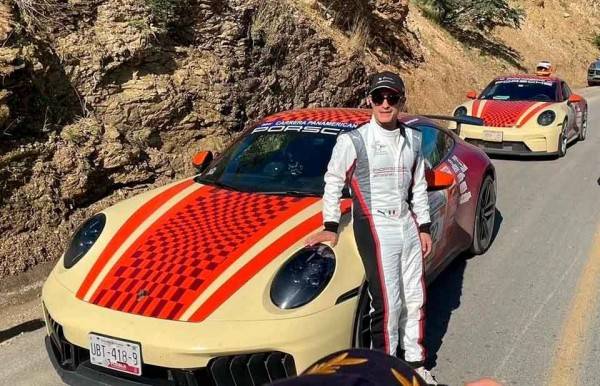 Debuta García Bernal como piloto en Carrera Panamericana