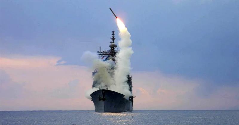 Trump Hints at Supplying Tomahawk Missiles to Ukraine, Raising Risk of Escalation