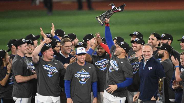 Blue Jays vuelve a la Serie Mundial de MLB con remontada contra Mariners