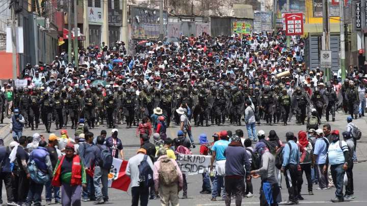 Perú declara estado de emergencia: Comienzan redadas y operativos en cárceles