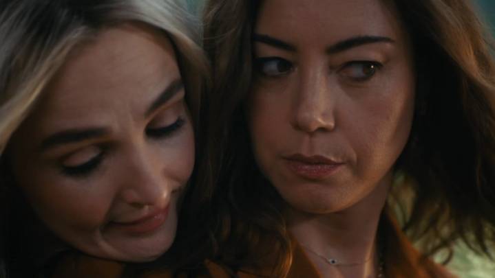 SNL Hunting Wives: Aubrey Plaza and Amy Poehler Tease Netflix Hit