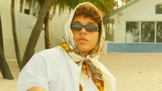 Beéle estaría saliendo con esta famosa actriz 15 años mayor que él