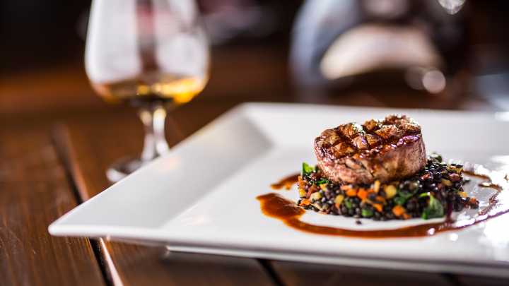 Varios restaurantes de A Coruña apuestan por las reservas sin turnos, para disfrutar sin presiones de la experiencia gastronómica