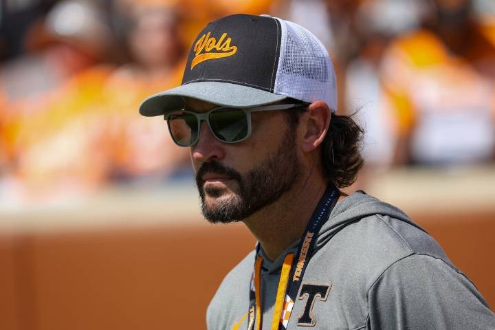 Deadspin | Reports: Giants close to hiring Tennessee's Tony Vitello as manager