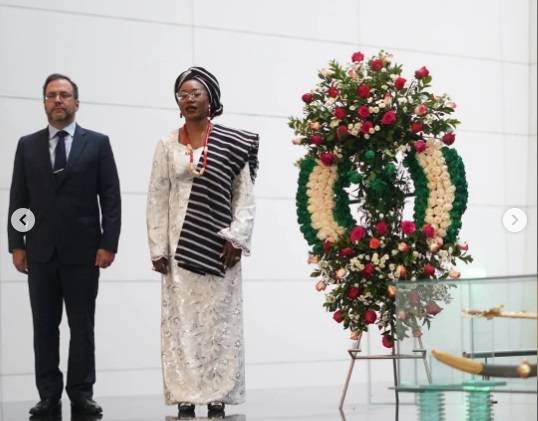 Nigeria rinde honores al Libertador Simón Bolívar ante el Panteón Nacional
