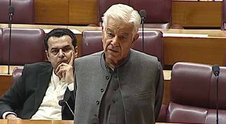 Pak Defence Minister threatens ‘open war’ with Afghanistan if peace talks fail