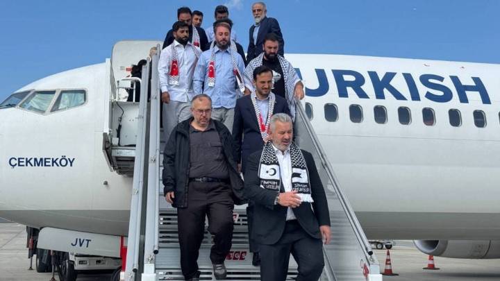 Llegan a Turquía 94 activistas de la Flotilla de la Libertad tras ser deportados por Israel