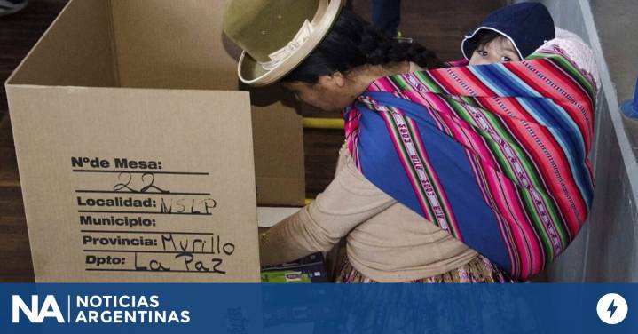 Bolivia define su presidente en balotaje histórico