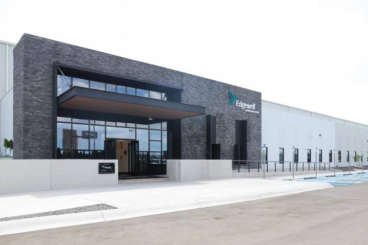Tere Jiménez inaugura nueva planta de la empresa Edgewell
