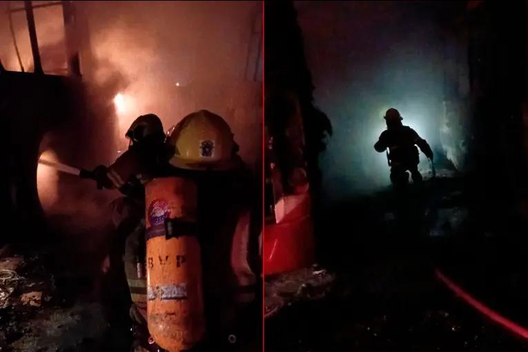 Un cortocircuito habría sido la causa de incendio que consumió dos colectivos en Paraná