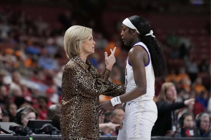 Kim Mulkey Praises Flau’Jae Johnson’s Growth Ahead of LSU’s New Season