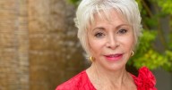 La escritora chilena Isabel Allende se inspira en su hijo en el segundo libro infantil sobre la perrita Perla