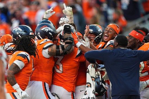 Broncos stun Giants 33-32 with last-second field goal in historic comeback
