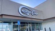 Tariffs, economy prompts closure of Murray guitar store