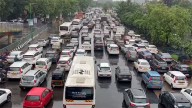 Traffic nightmare on Mumbai–Ahmedabad highway after truck overturns