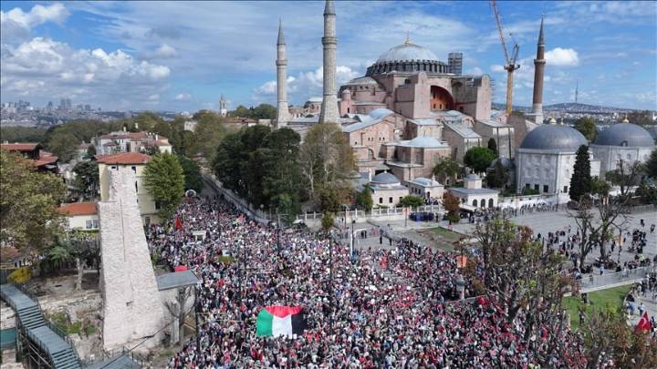 Turquia: multitudinaria marcha en Estambul en solidaridad con Gaza