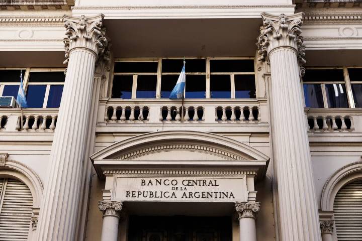 Sin pesos. Volvieron a subir las tasas por falta de liquidez: cómo quedaron las de plazo fijo