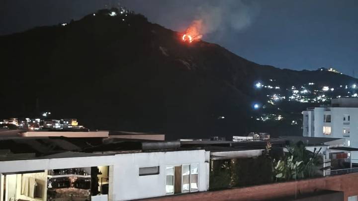 Emergencia en el Cerro de las Tres Cruces; Bomberos atienden incendio en el sector