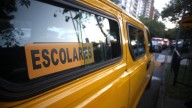 Auto que huía de Carabineros chocó con un furgón escolar: Un niño murió