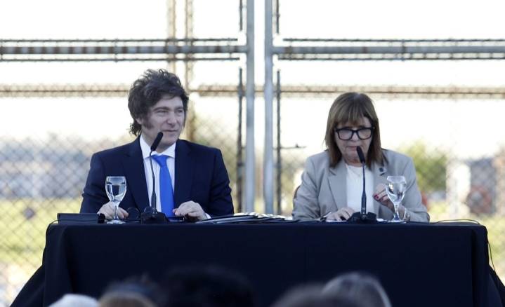 Milei presentó el nuevo Código Penal: busca subir las penas para homicidios, robos y delitos complejos