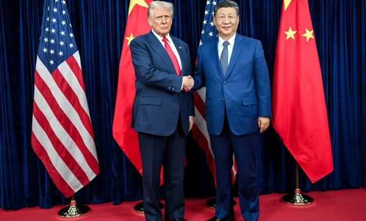 Trump reduce aranceles a China tras acuerdo con Xi Jinping en la cumbre de APEC.
