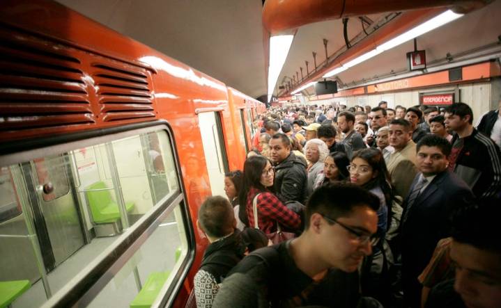 Metro CDMX: Presenta afectaciones en cuatro líneas; reportan usuarios retrasos