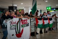 Última hora del conflicto en Oriente Próximo, en directo | Familiares y allegados esperan a los miembros de la flotilla en Barajas